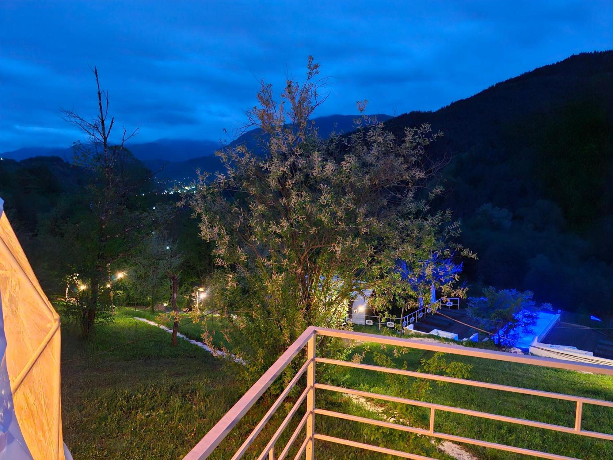 Готель Glamping Georgia Krikhi Амбролаурі Екстер'єр фото