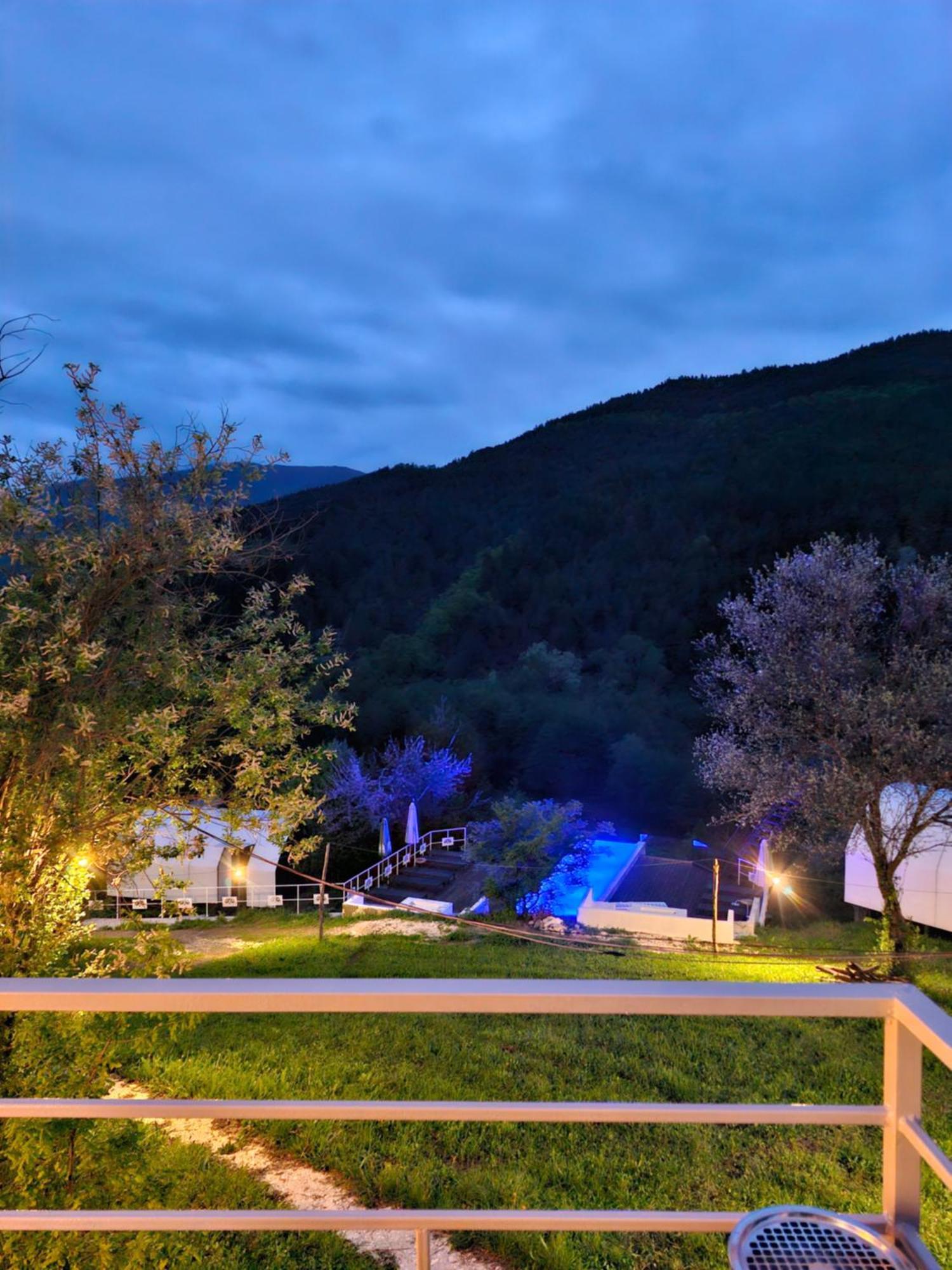 Готель Glamping Georgia Krikhi Амбролаурі Екстер'єр фото
