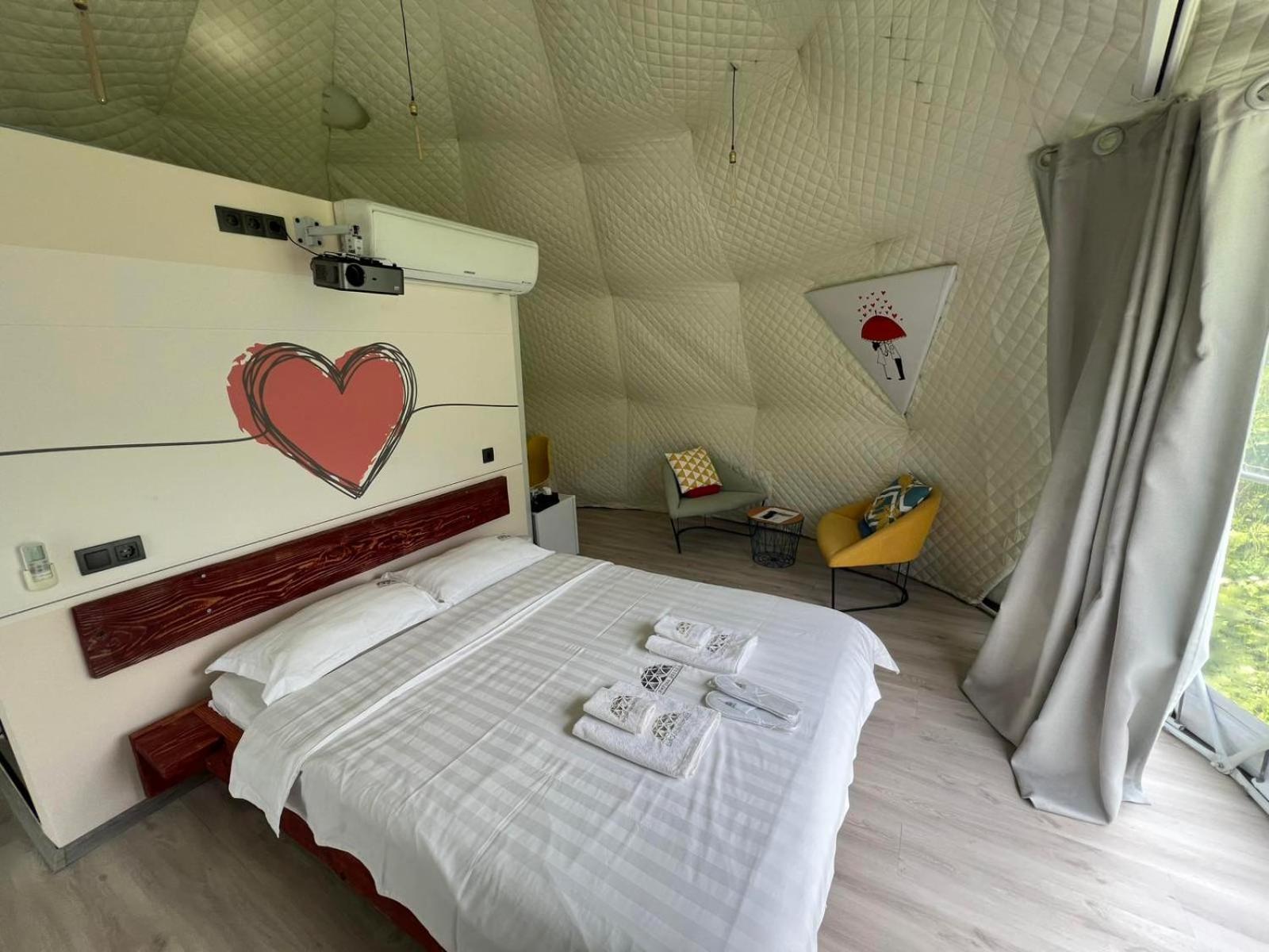 Готель Glamping Georgia Krikhi Амбролаурі Екстер'єр фото
